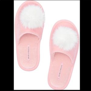 VS POM POM SLIPPERS
